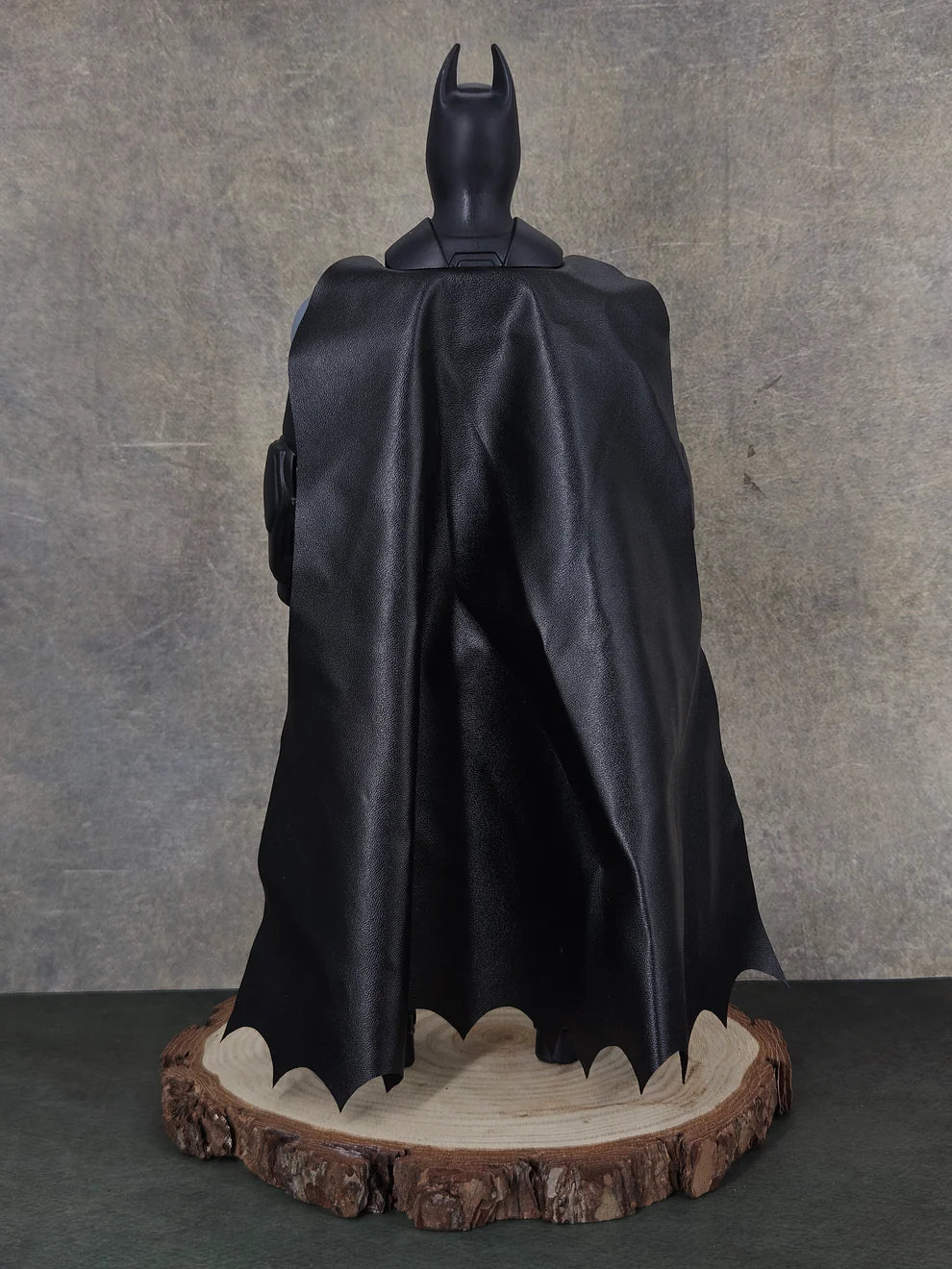 Batman Premium Action Figure | 35 cm | Movable Joints | Collector Edition - Senzo.in
