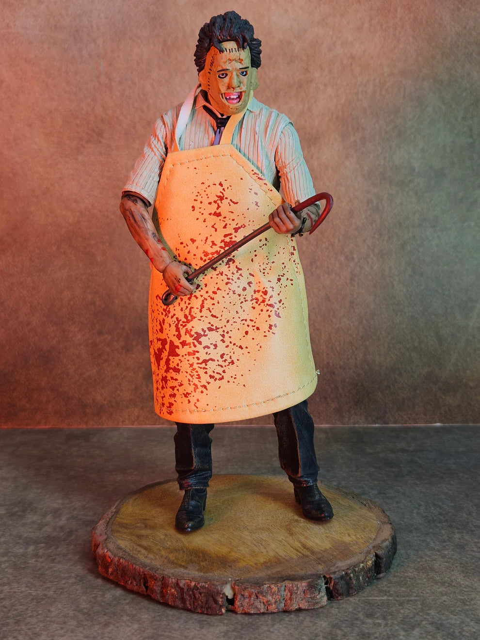 NECA Leatherface Ultimate Action Figure (7”) | Texas Chainsaw Massacre Collectible Horror Figure - Senzo.in