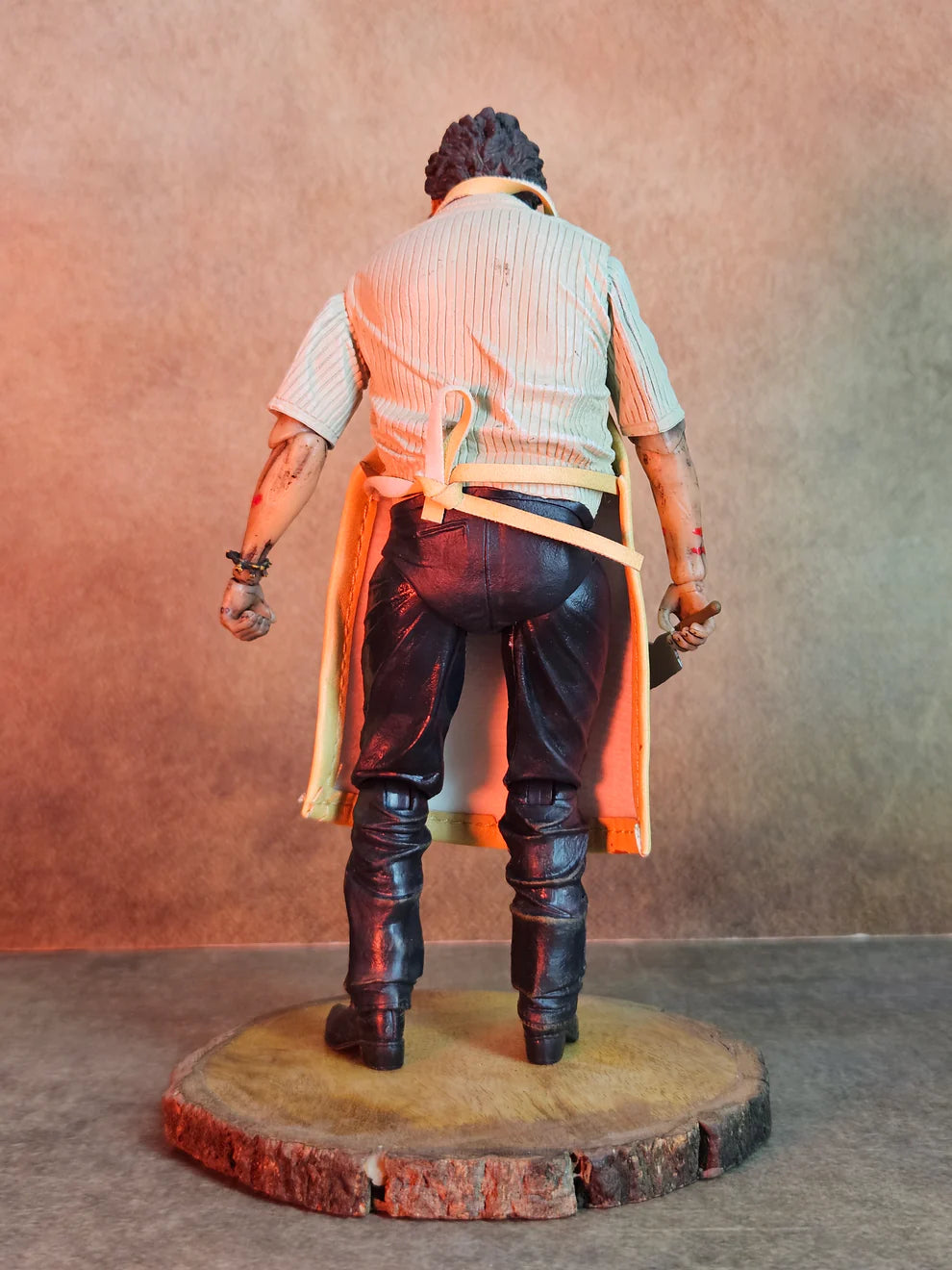 NECA Leatherface Ultimate Action Figure (7”) | Texas Chainsaw Massacre Collectible Horror Figure - Senzo.in