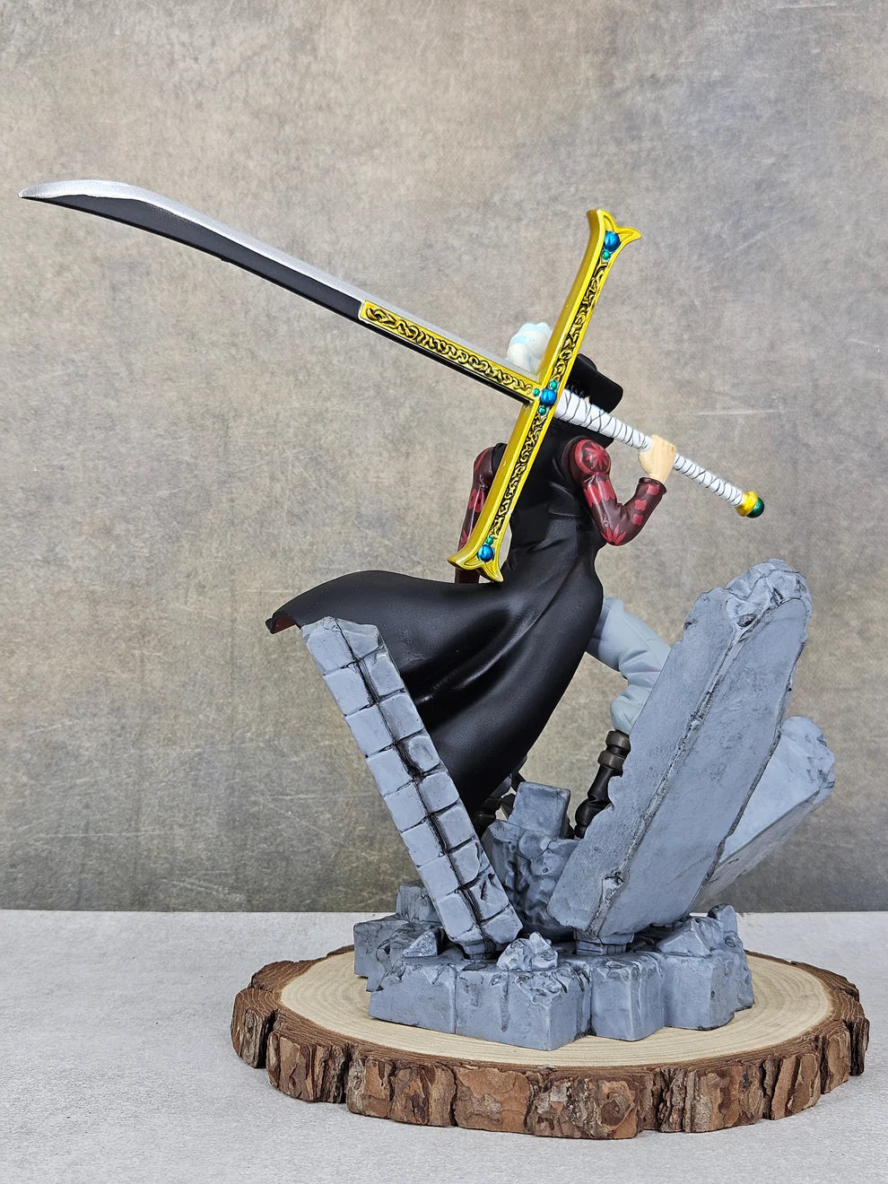 Dracule Mihawk Sword on Shoulder Action Figure (30 CM | PVC) - Senzo.in