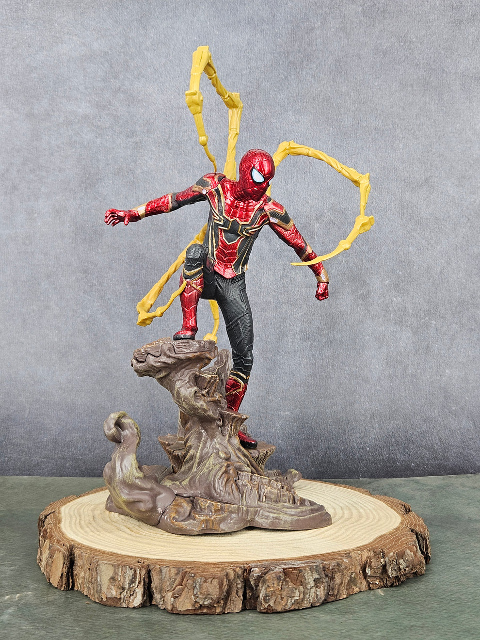Iron Spider-Man Action Figure | 28 cm PVC Collectible | Infinity War Edition - Senzo.in