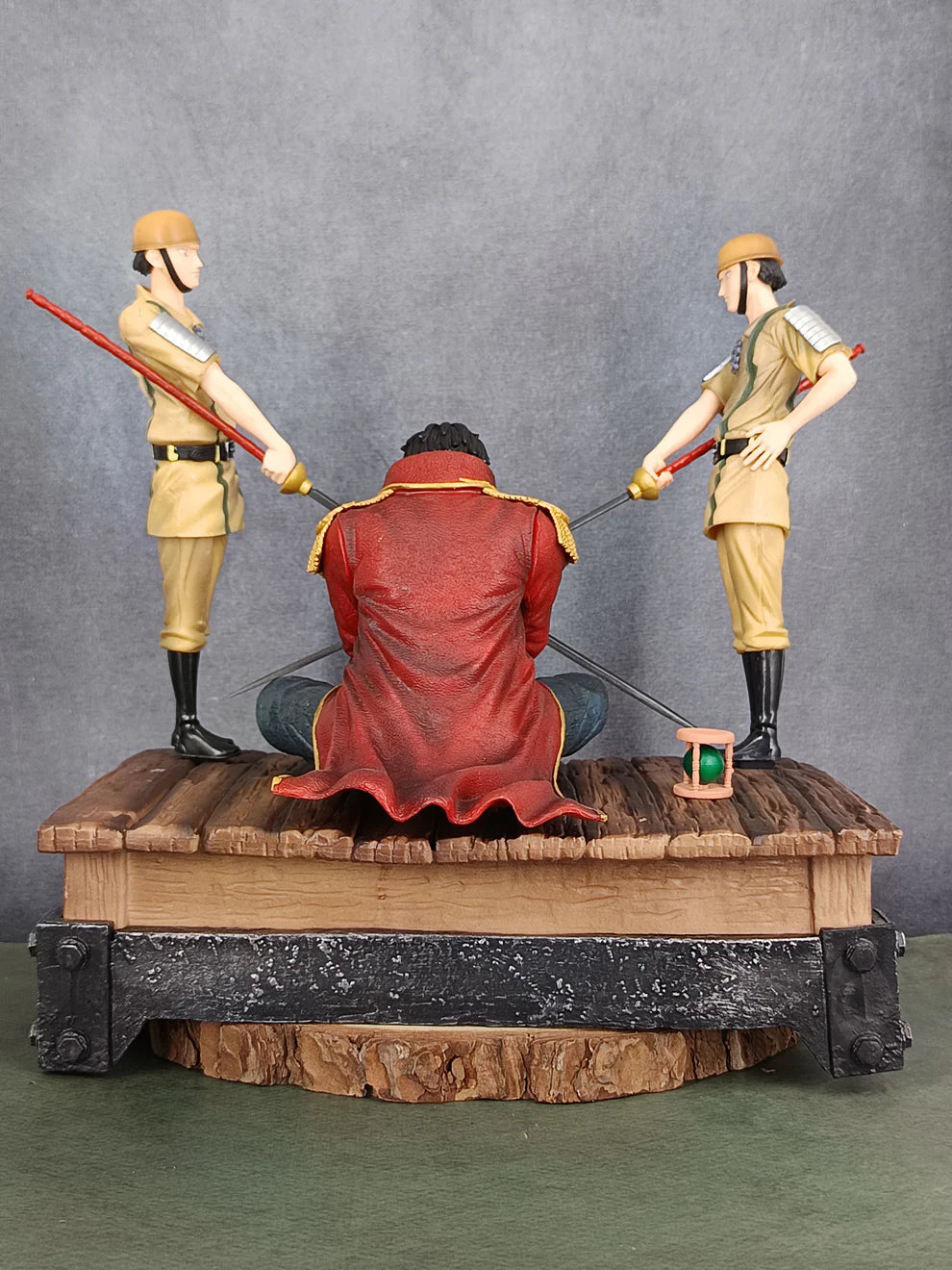 Gol D. Roger Prisoned Scene GK Action Figure (33 CM | PVC) - Senzo.in