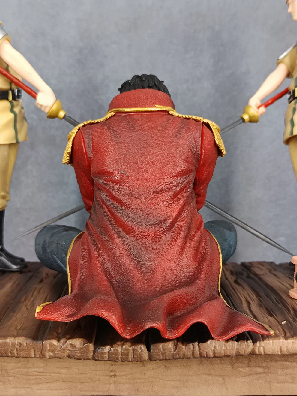 Gol D. Roger Prisoned Scene GK Action Figure (33 CM | PVC) - Senzo.in