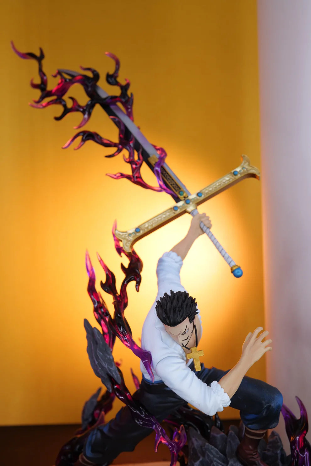Dracule Mihawk Action Figure – White Shirt Special Effect (35 CM | PVC) - Senzo.in